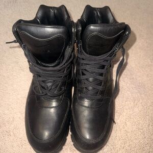 Like New Mens Black Nike Boots Size 10